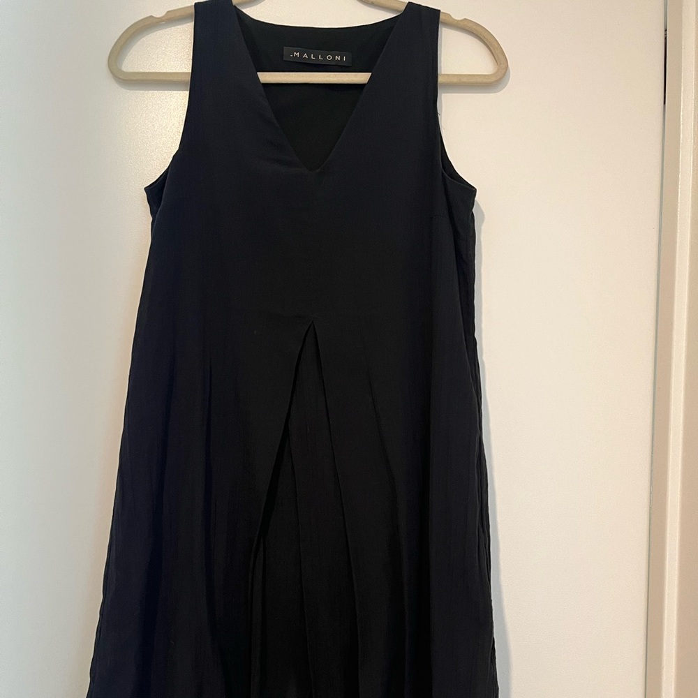 Malloni VNeck Paneled Inverted Pleat Black Dress Size IT38 / US 2